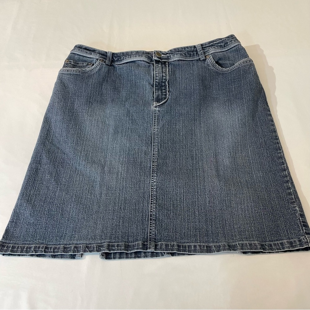 VENEZIA WOMENS SKIRT, SIZE 18 , GOOD CONDITION, PREOWNED